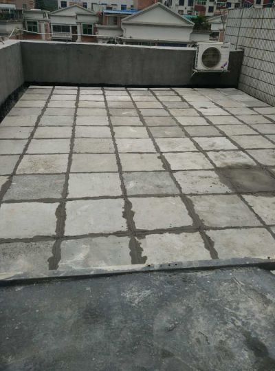 樓頂防水補(bǔ)漏施工現(xiàn)場